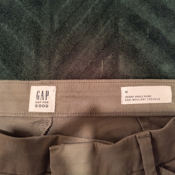Gap Women pants. Size 12. Color green. Good condition. - Picture 2 of 10